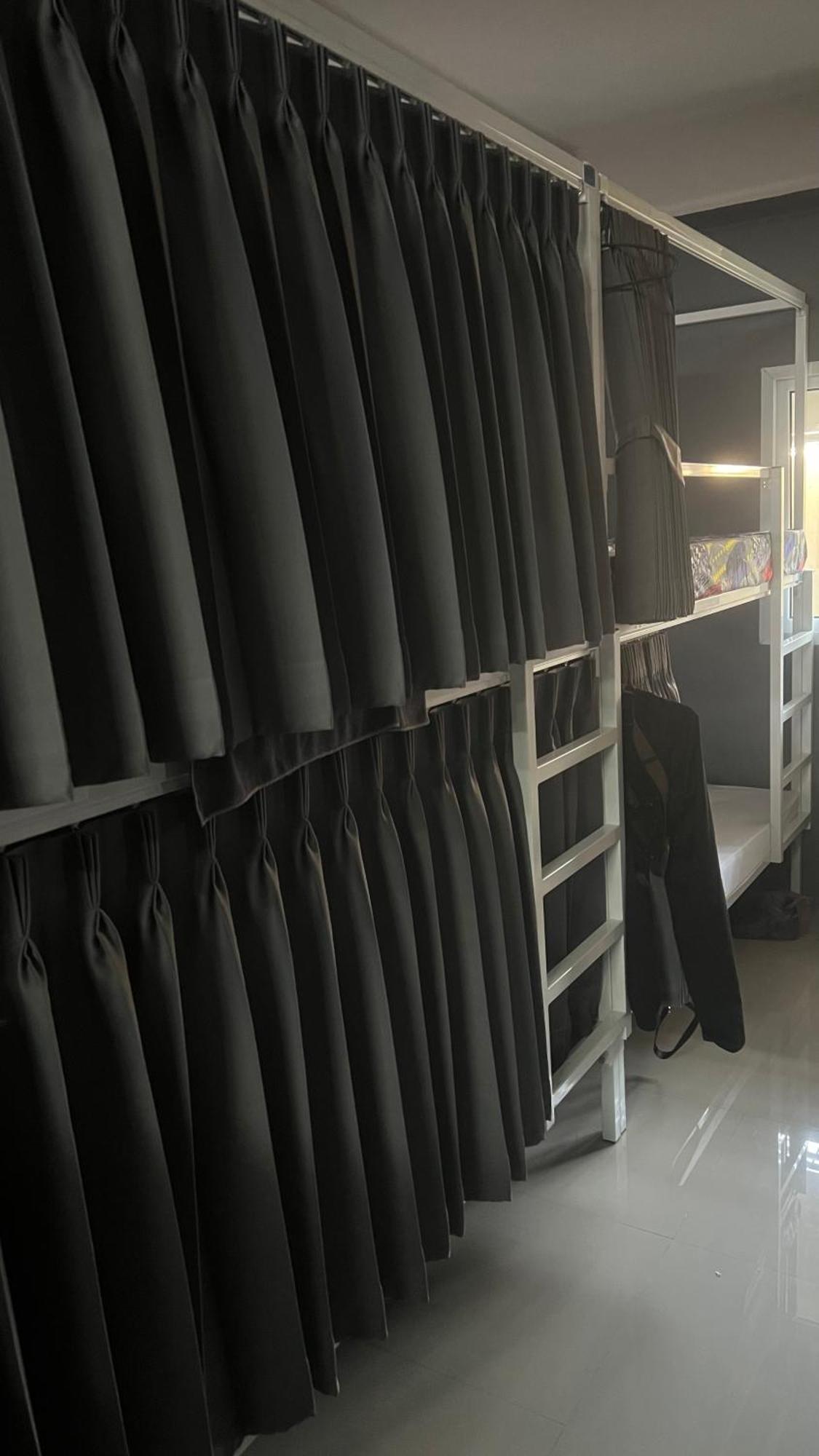 W District Hostel Bangkok Eksteriør billede
