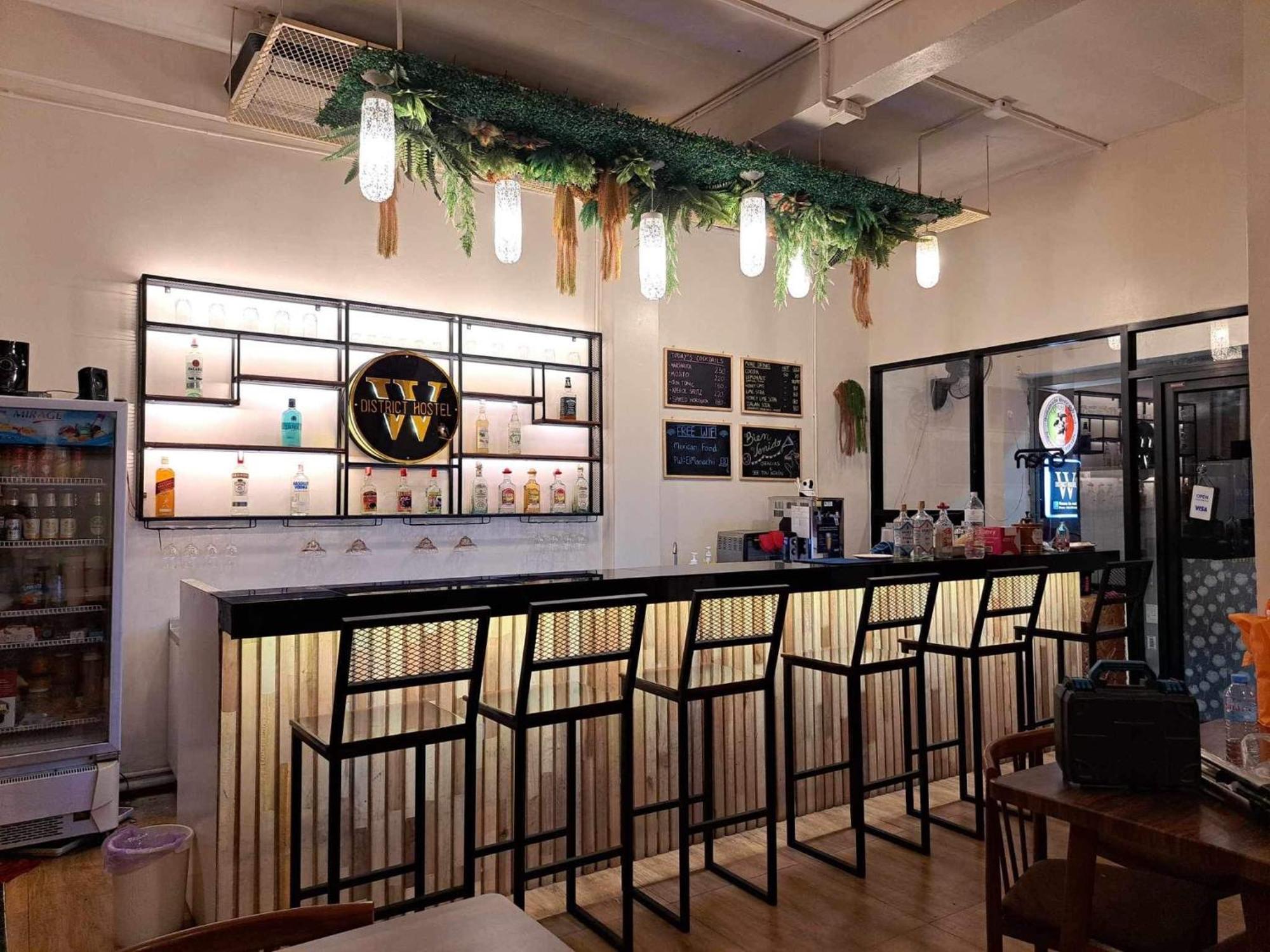 W District Hostel Bangkok Eksteriør billede