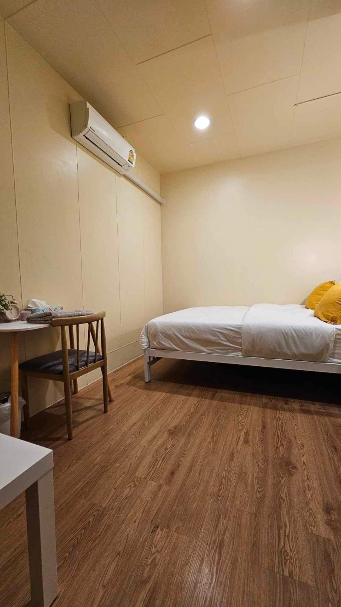 W District Hostel Bangkok Eksteriør billede